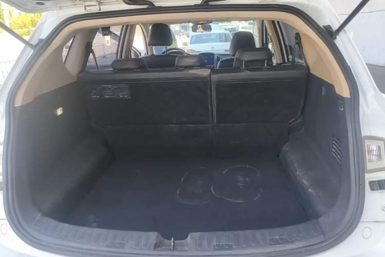 Used Baojun 560 2016 1.8L iAMT Luxury Model Trunk