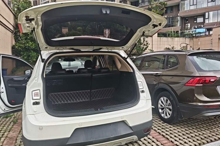 Used Baojun 560 2016 1.8L iAMT Luxury Model Trunk