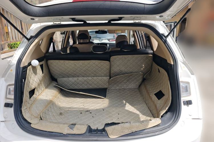 Used Baojun 560 2016 1.8L iAMT Luxury Model Trunk