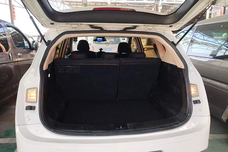 Used Baojun 560 2016 1.8L Manual Value Edition Trunk