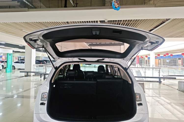 Used Baojun 560 2016 1.8L iAMT Luxury Model Trunk