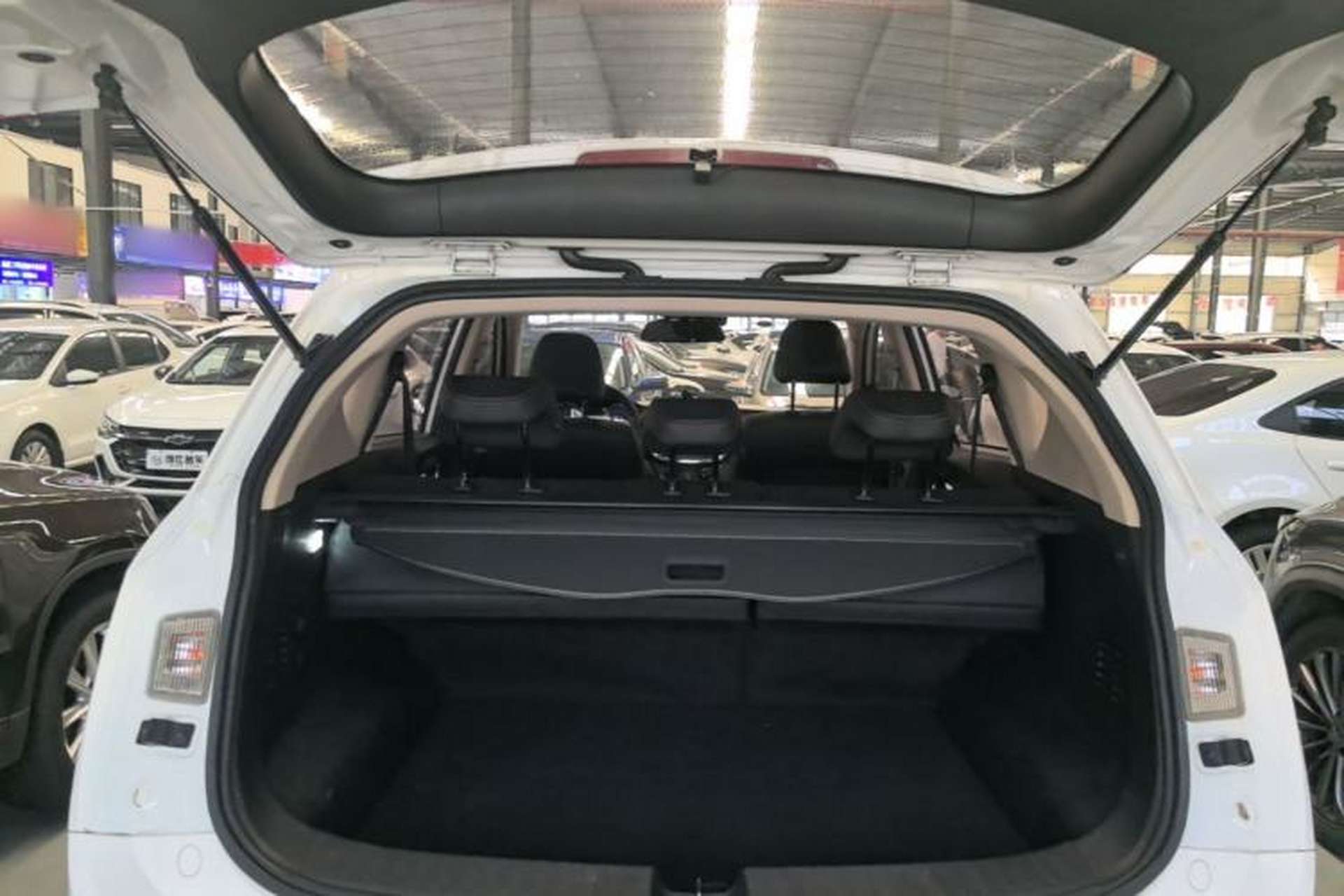 Used Baojun 560 2016 1.8L iAMT Luxury Model Trunk