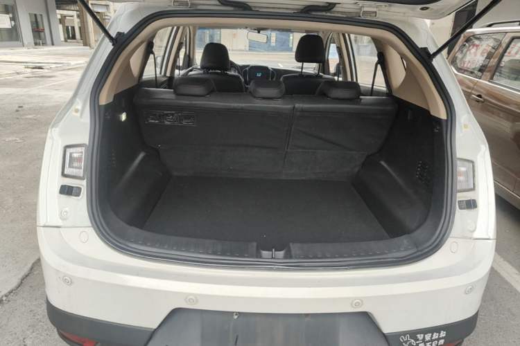 Used Baojun 560 2016 1.8L iAMT Luxury Model Trunk