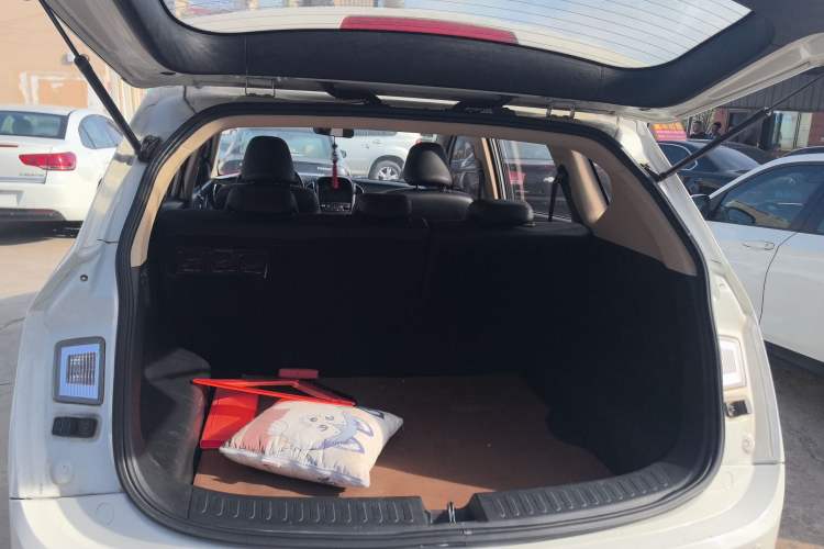 Used Baojun 560 2016 1.8L iAMT Luxury Model Trunk