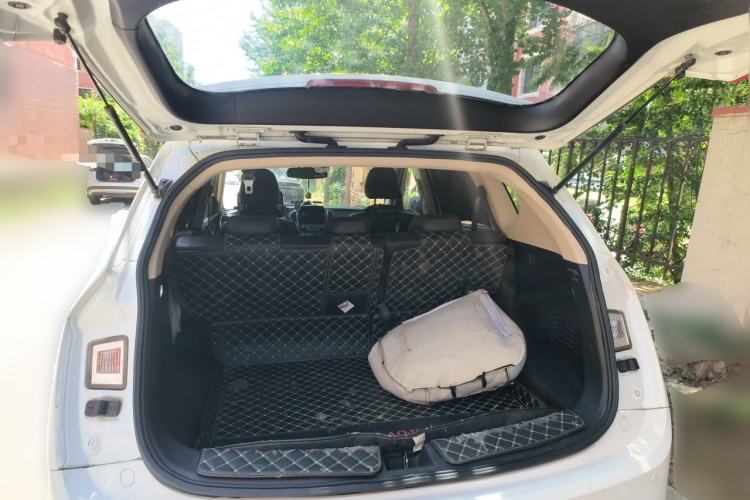 Used Baojun 560 2016 1.8L iAMT Luxury Model Trunk