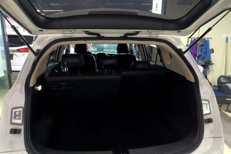 Used Baojun 560 2016 1.8L iAMT Luxury Model Trunk