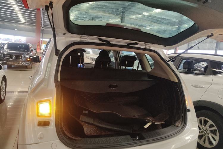 Used Baojun 560 2016 1.5T Manual Comfort Edition Trunk