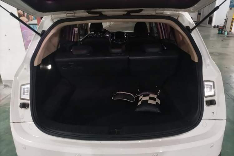 Used Baojun 560 2016 1.5T Manual Luxury Model Trunk