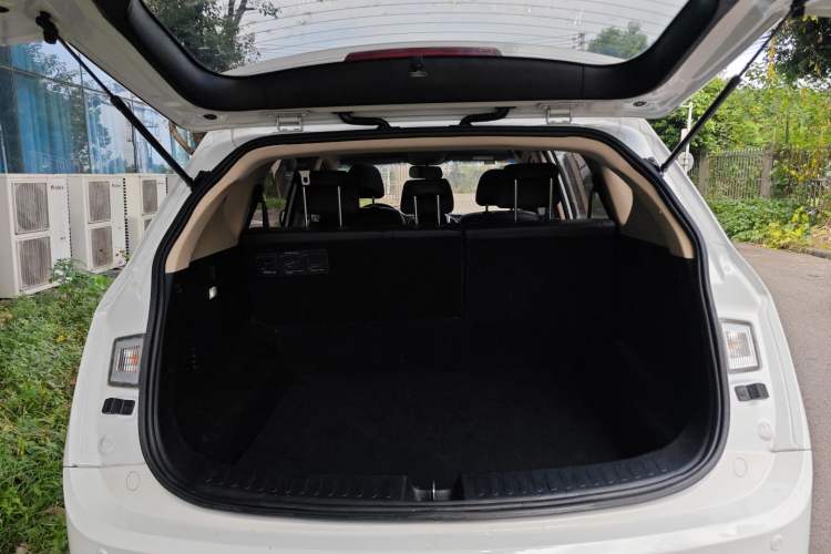 Used Baojun 560 2016 1.8L iAMT Luxury Model Trunk
