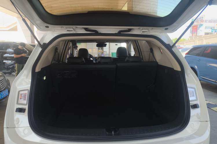Used Baojun 560 2016 1.8L iAMT Luxury Model Trunk
