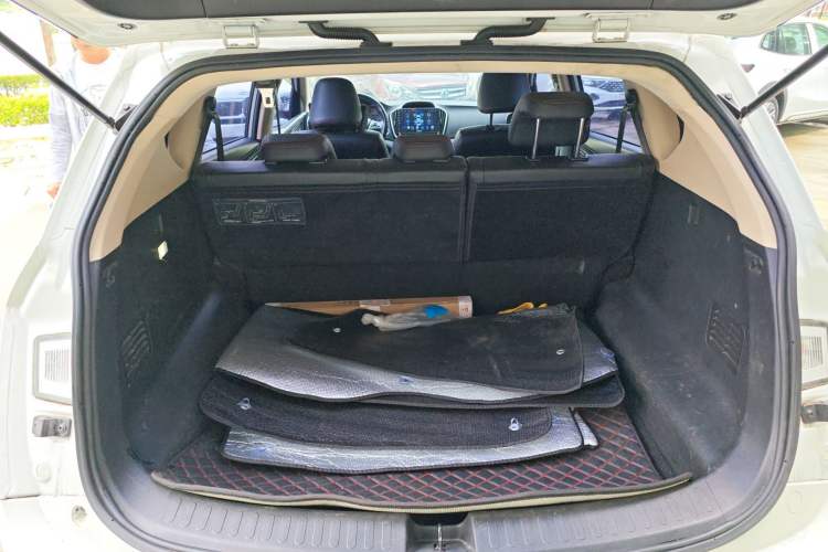 Used Baojun 560 2016 1.8L iAMT Luxury Model Trunk