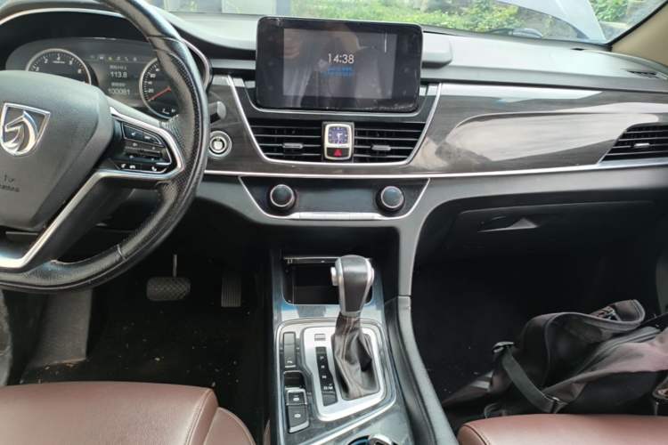 Used Baojun 560 2017 1.5T DCT Flagship Model Audio And AC Panel