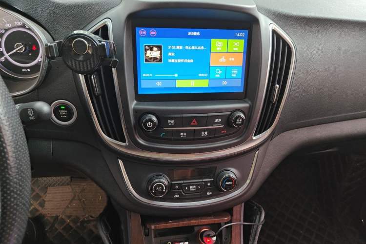 Used Baojun 560 2017 Rhythmic Edition 1.8L iAMT Prestige Model Audio And AC Panel