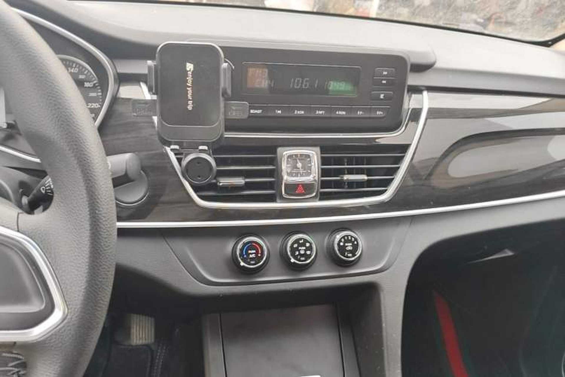 Used Baojun 560 2017 1.5T Manual Comfort Version 7 Seats Audio And AC Panel