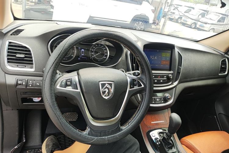 Used Baojun 560 2017 Rhythmic Edition 1.8L iAMT Prestige Model Center Console