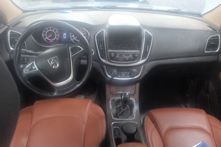 Used Baojun 560 2017 Rhythmic Edition 1.5T Manual Premium Model Center Console