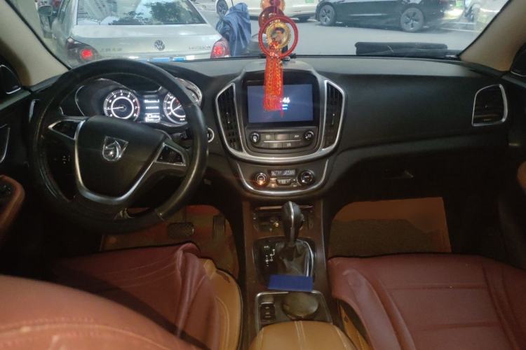Used Baojun 560 2017 Rhythmic Edition 1.8L iAMT Prestige Model Center Console