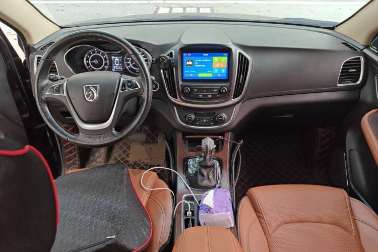 Used Baojun 560 2017 Rhythmic Edition 1.8L iAMT Prestige Model Center Console