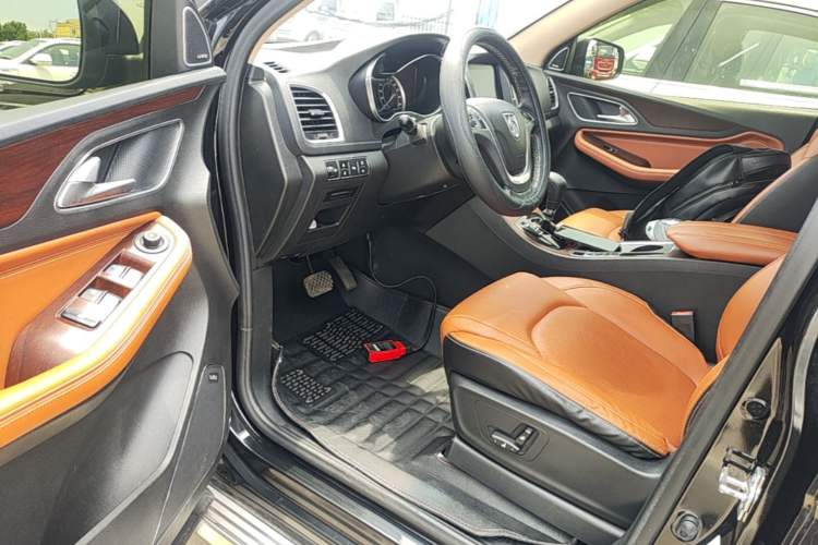 Used Baojun 560 2017 Rhythmic Edition 1.8L iAMT Prestige Model Driver Seat