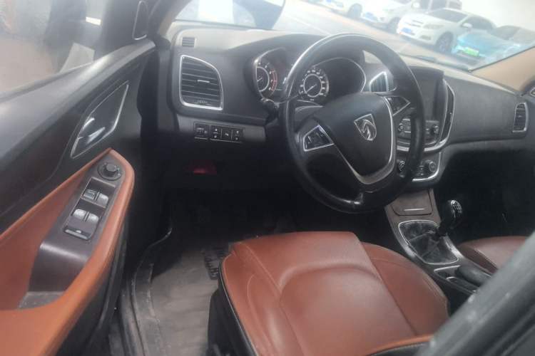Used Baojun 560 2017 Rhythmic Edition 1.5T Manual Premium Model Driver Seat