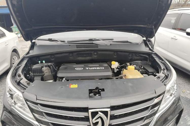 Used Baojun 560 2017 1.5T Manual Comfort Version 7 Seats Engine Bay
