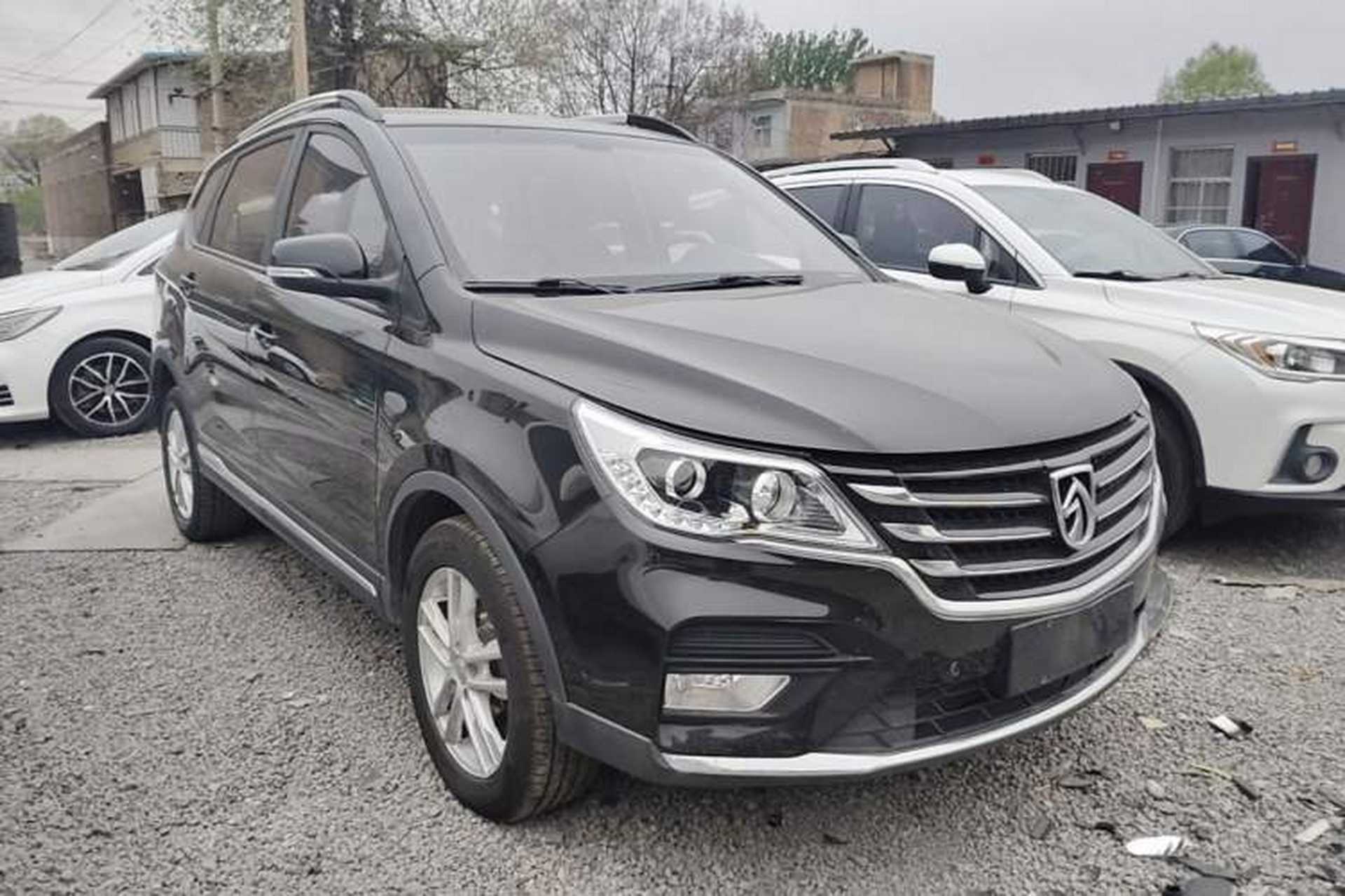 Used Baojun 560 2017 1.5T Manual Comfort Version 7 Seats Exterior 1