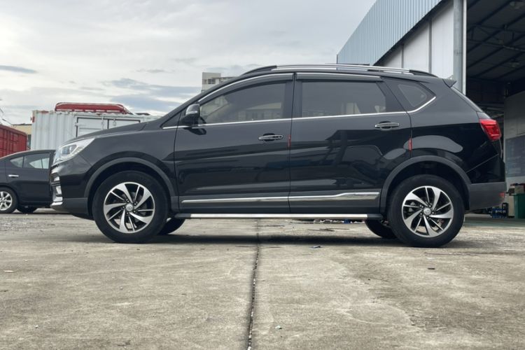 Used Baojun 560 2017 Rhythmic Edition 1.8L iAMT Prestige Model Exterior 4