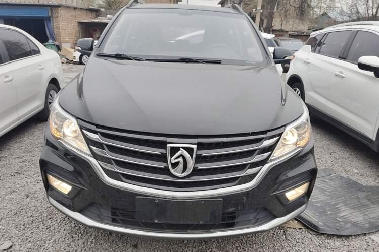 Used Baojun 560 2017 1.5T Manual Comfort Version 7 Seats Front