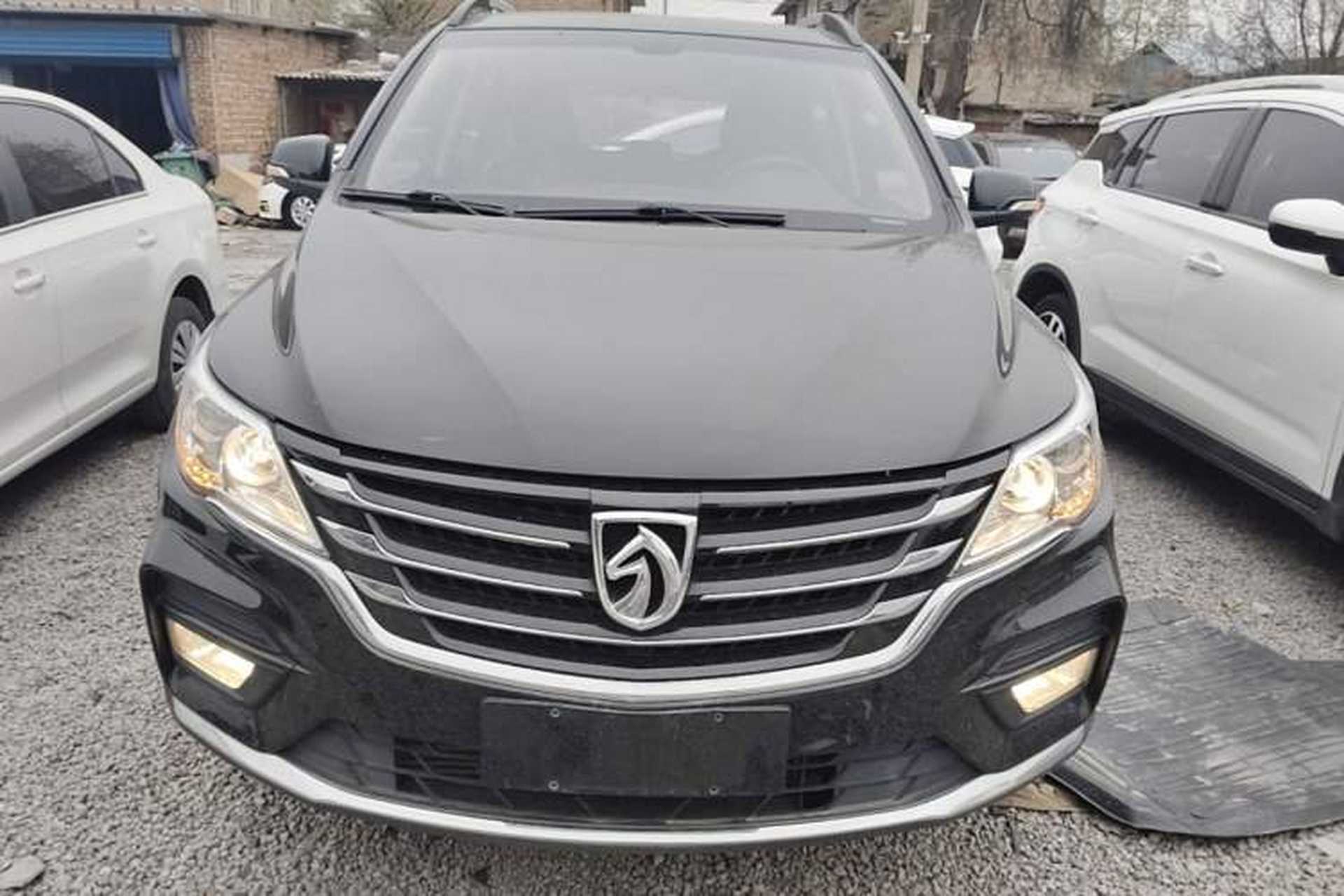 Used Baojun 560 2017 1.5T Manual Comfort Version 7 Seats Front