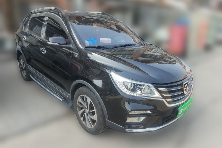 Used Baojun 560 2017 Rhythmic Edition 1.5T Manual Enjoyment Model Front Right 45 Deg