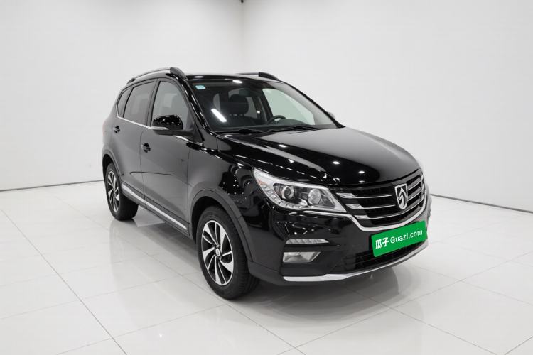 Used Baojun 560 2017 Rhythmic Edition 1.5T Manual Premium Model Front Right 45 Deg