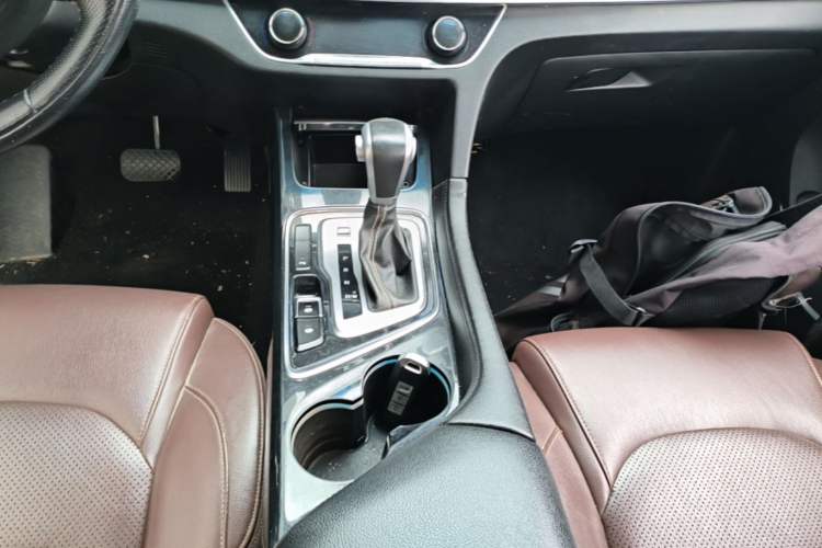 Used Baojun 560 2017 1.5T DCT Flagship Model Gear Lever