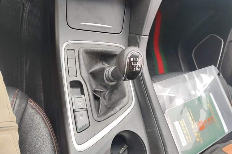 Used Baojun 560 2017 1.5T Manual Comfort Version 7 Seats Gear Lever