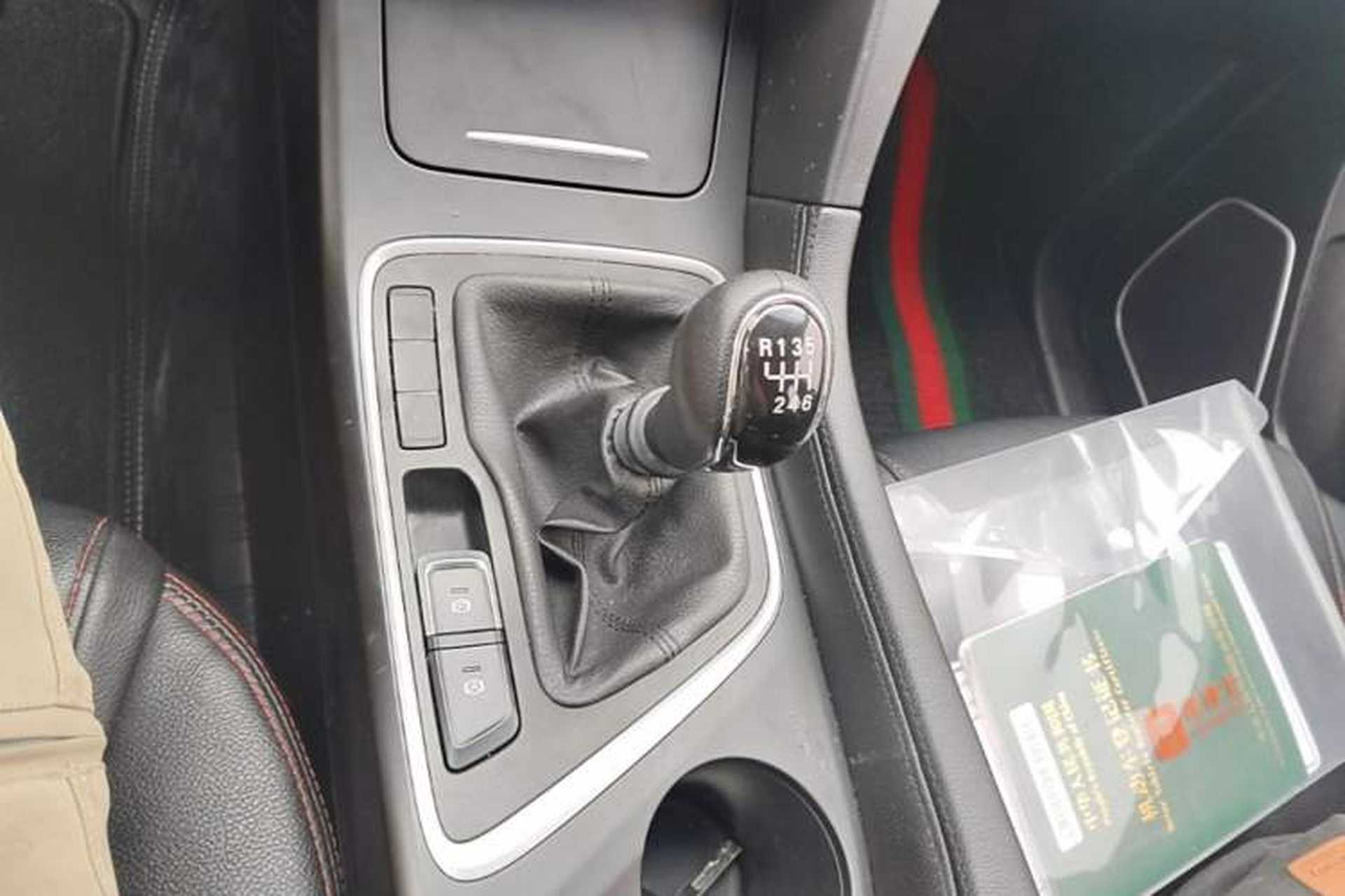 Used Baojun 560 2017 1.5T Manual Comfort Version 7 Seats Gear Lever