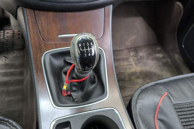 Used Baojun 560 2017 Rhythmic Edition 1.5T Manual Premium Model Gear Lever