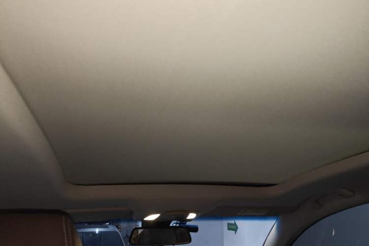 Used Baojun 560 2017 1.5T DCT Flagship Model 7 Seats Headliner