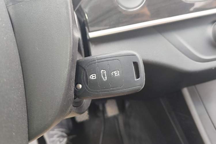 Used Baojun 560 2017 1.5T Manual Comfort Version 7 Seats Interior 1