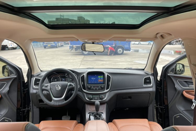 Used Baojun 560 2017 Rhythmic Edition 1.8L iAMT Prestige Model Interior 2