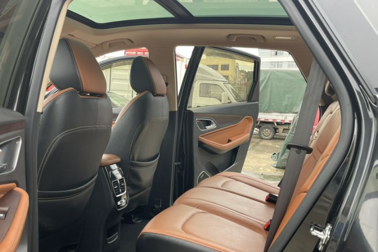Used Baojun 560 2017 Rhythmic Edition 1.8L iAMT Prestige Model Interior 7