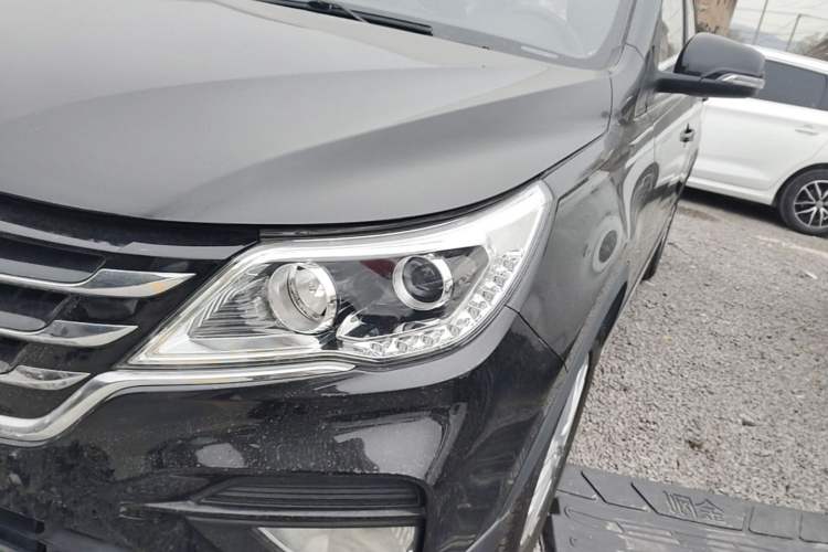 Used Baojun 560 2017 1.5T Manual Comfort Version 7 Seats Left Front Headlight