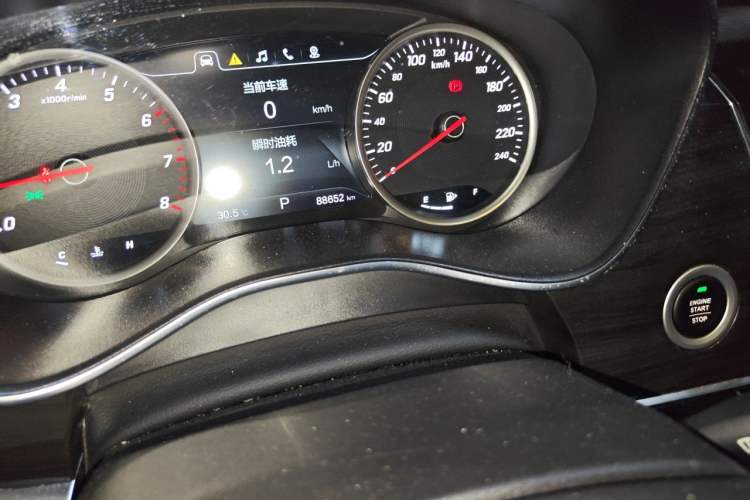 Used Baojun 560 2017 1.5T DCT Flagship Model 7 Seats Odometer Close Up