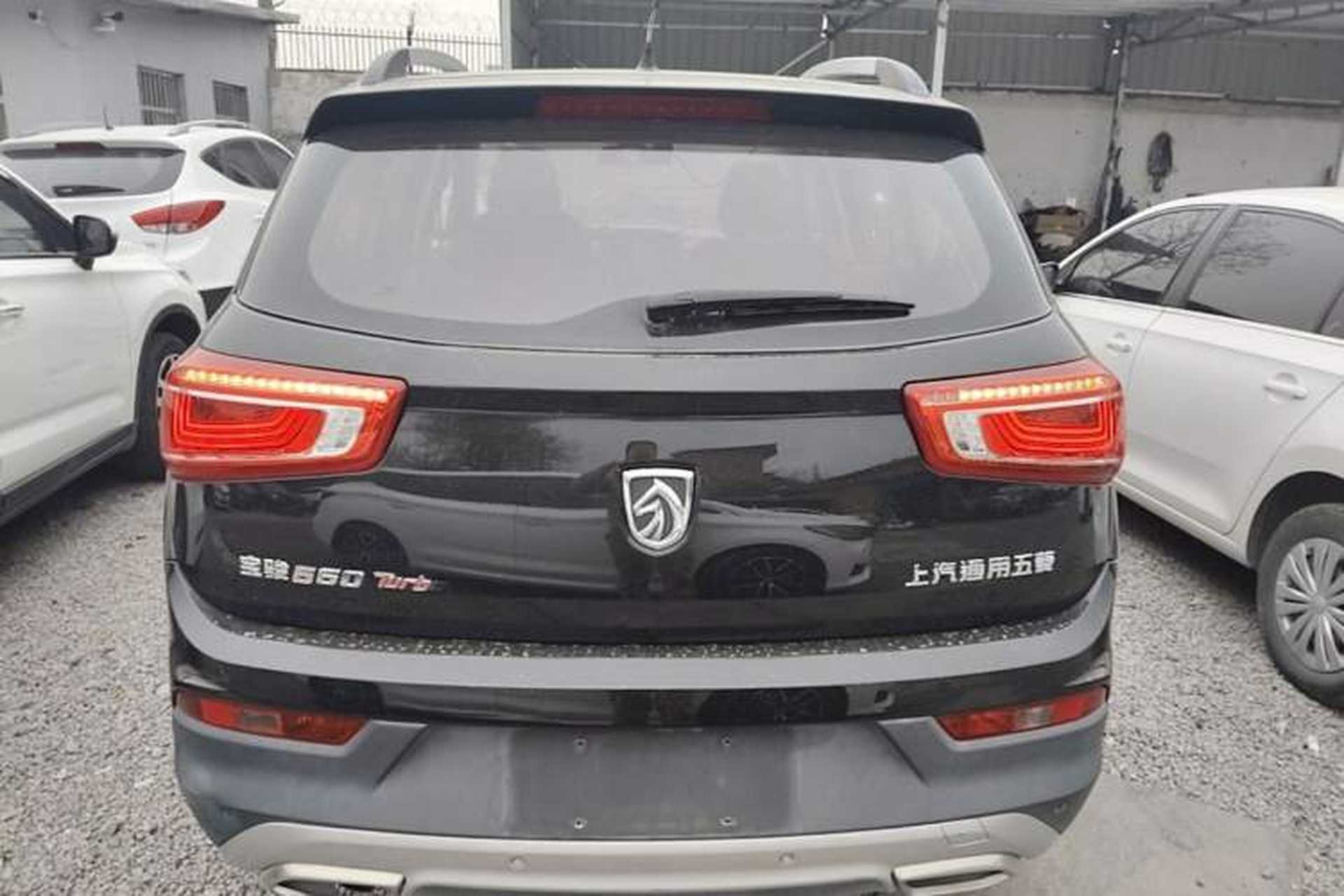 Used Baojun 560 2017 1.5T Manual Comfort Version 7 Seats Rear