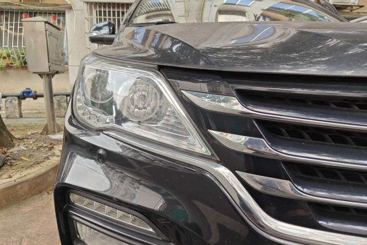 Used Baojun 560 2017 Rhythmic Edition 1.8L iAMT Prestige Model Right Front Headlight