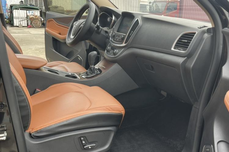 Used Baojun 560 2017 Rhythmic Edition 1.8L iAMT Prestige Model Right Front Seat
