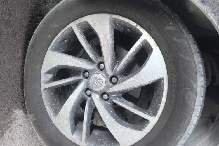 Used Baojun 560 2017 Rhythmic Edition 1.5T Manual Premium Model Right Front Wheel Hub