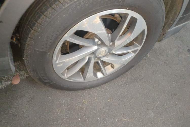 Used Baojun 560 2017 Rhythmic Edition 1.8L iAMT Prestige Model Right Front Wheel Hub