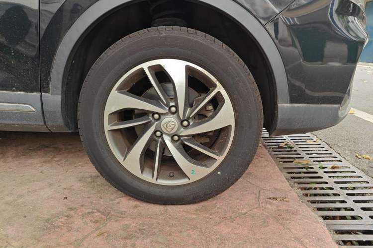 Used Baojun 560 2017 Rhythmic Edition 1.8L iAMT Prestige Model Right Front Wheel Hub