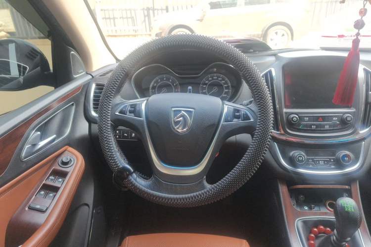 Used Baojun 560 2017 Rhythmic Edition 1.5T Manual Enjoyment Model Steering Wheel
