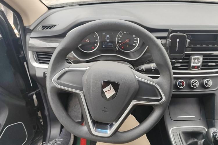 Used Baojun 560 2017 1.5T Manual Comfort Version 7 Seats Steering Wheel