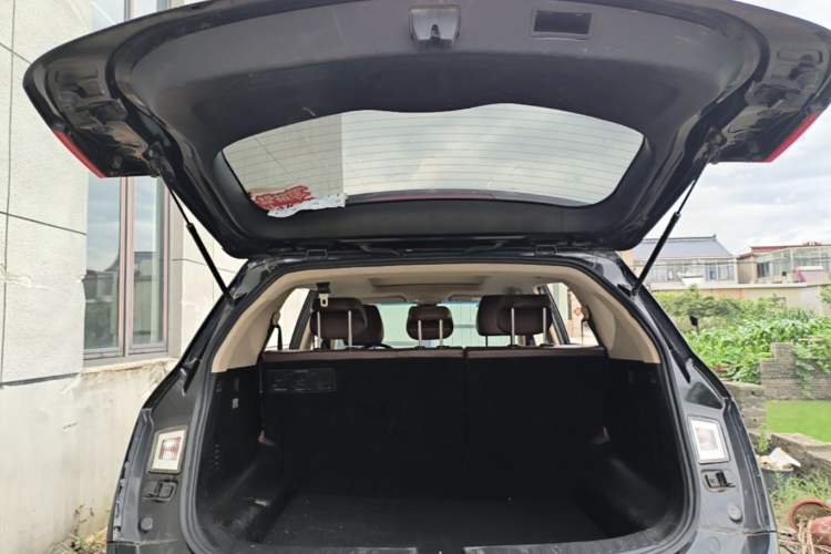 Used Baojun 560 2017 1.5T DCT Flagship Model Trunk
